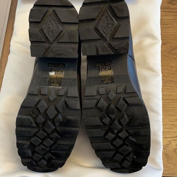 CHELSEA CREW BLACK PLATFORM BOOTIES.  NEW - Picture 9 of 9